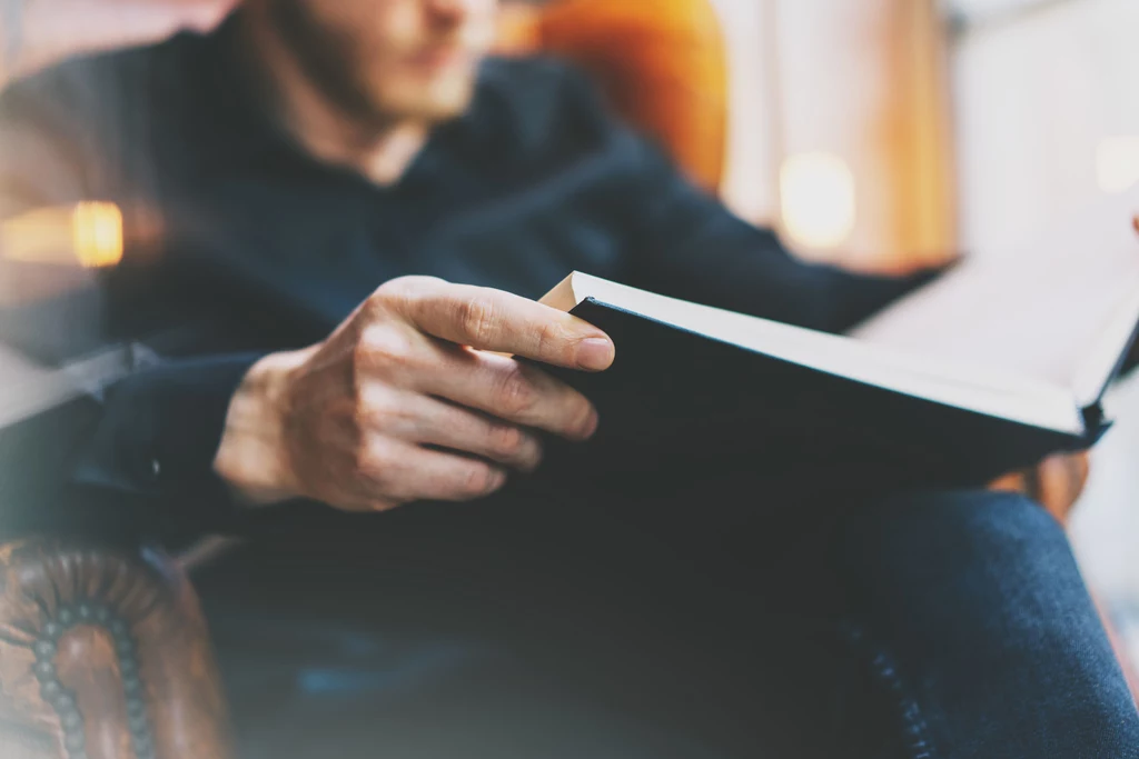 Osoby spod znaku Koziorożca są bardzo pracowite i ambitne. Raczej nie bujają w obłokach i niezwykle trudno jest wyprowadzić je z równowagi. Liczą się dla nich fakty. Na pierwszy rzut oka mogą wydawać się nieco surowe, ale ich twarda "skorupa" pęka przy bliższym poznaniu. Osoby spod znaku Koziorożca są bardzo pracowite i ambitne. Raczej nie bujają w obłokach i niezwykle trudno jest wyprowadzić je z równowagi. Liczą się dla nich fakty. Na pierwszy rzut oka mogą wydawać się nieco surowe, ale ich twarda "skorupa" pęka przy bliższym poznaniu.
