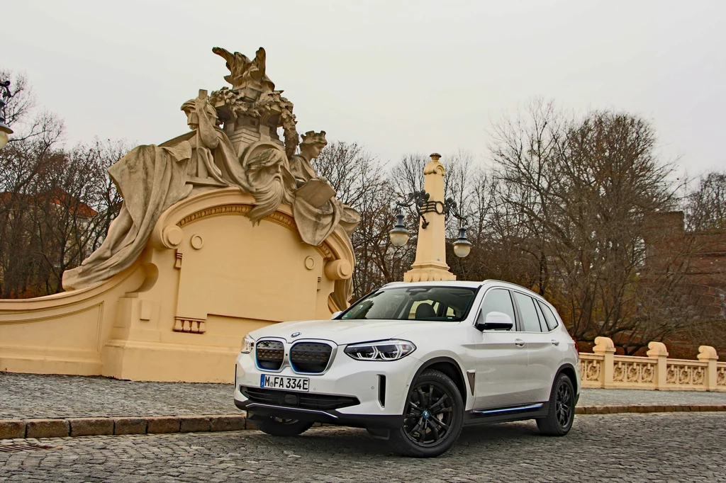 BMW iX3