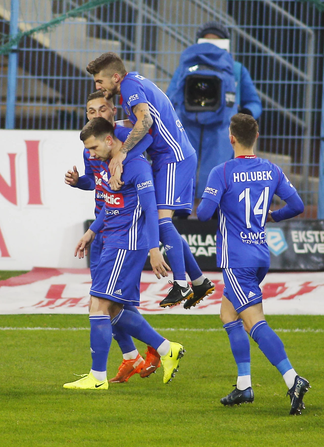 Radość piłkarzy Piasta po golu na 1-0.