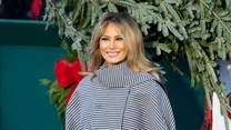 Melania Trump odebrała drzewko zgodnie z tradycją. Zostanie ono udekorowane, a następnie prawdopodobnie stanie w Niebieskim Pokoju. 