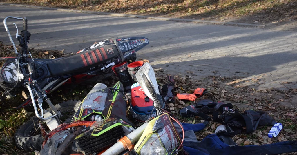 Młody motocyklista został ranny i trafił do szpitala / Fot: mamnewsa.pl