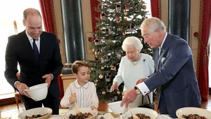 ​Pałac Buckingham ujawnił przepis na świąteczny pudding, który uwielbia Elżbieta II
