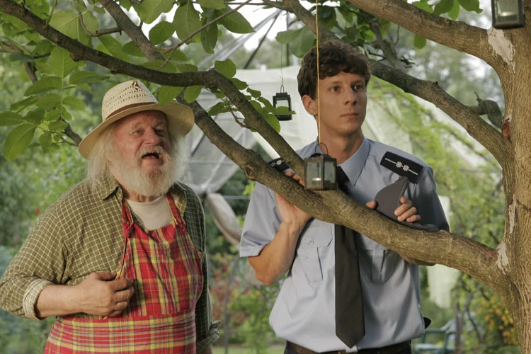 Aleksander Skowroński i Wojciech Solarz w filmie "U Pana Boga w ogródku" (2007)