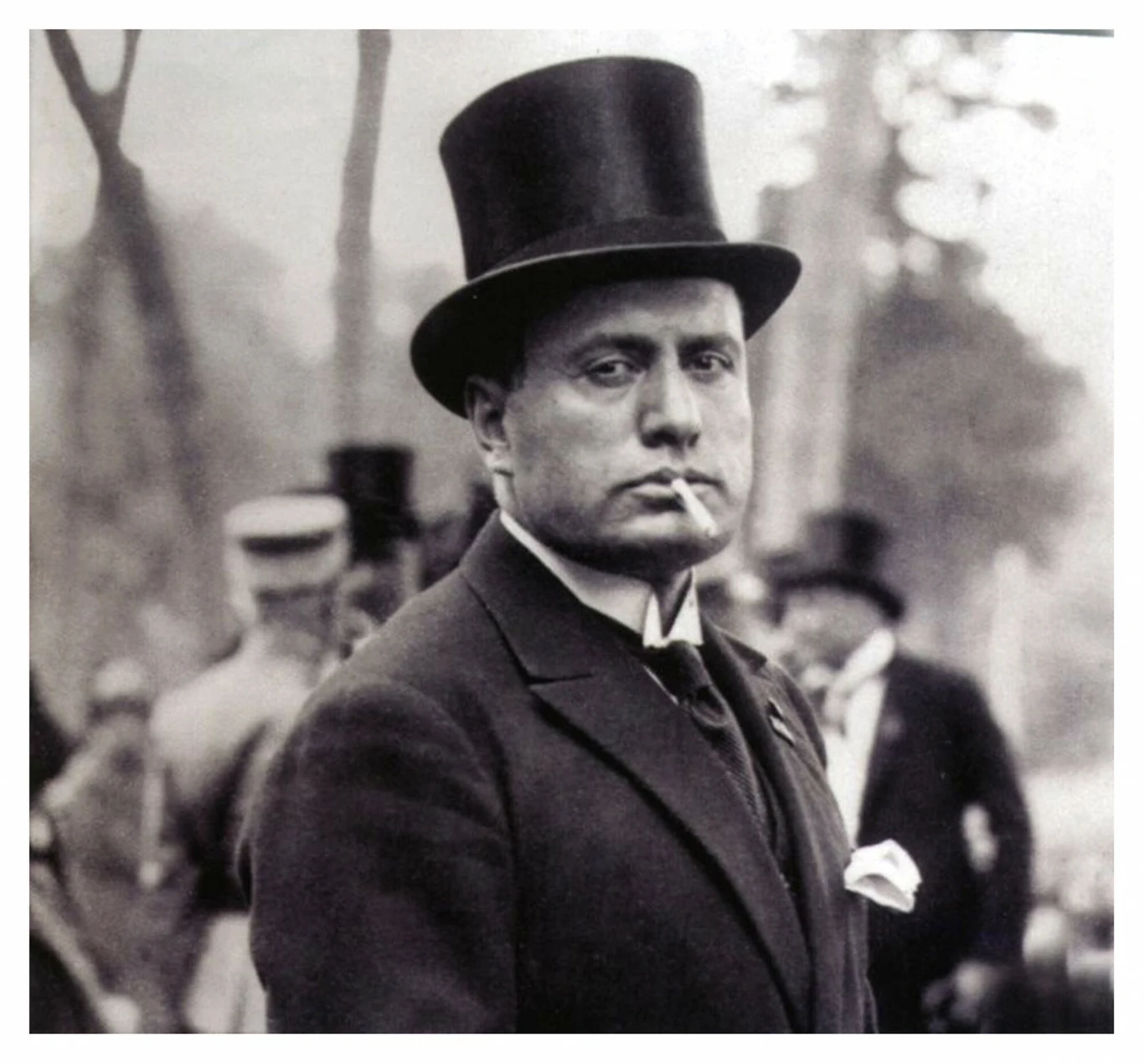 Benito Mussolini słynął z drastycznych sposobów obchodzenia się z kobietami... Benito Mussolini słynął z drastycznych sposobów obchodzenia się z kobietami...