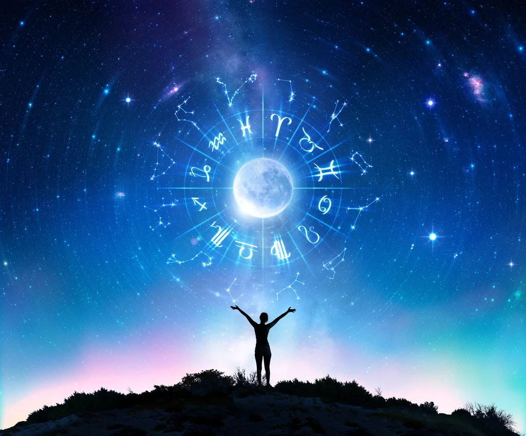 Jak niezależnie od znaku zodiaku zachowują się osoby z poszczególnymi ascendentami? W sytuacjach towarzyskich i zawodowych przyjmują cechy innych znaków. Jeżeli masz swój ascendent w Baranie, możesz wydawać się nieco porywcza i energiczna. Na pewno jesteś też osobą, która nie boi się wyrażać głośno własne zdanie. Kiedy twoim "drugim znakiem" jest Byk, będziesz uchodzić za upartą, pracowitą i solidną. Na pewno potrafisz też się zachować w towarzystwie. Ludzie z ascendentem w Bliźniętach często uchodzą za kreatywnych lekkoduchów, którzy potrafią zaskoczyć i chętnie rozmawiają na każdy temat. Przeciwnie osoby o cechach Raka, które uchodzą za małomówne, zamknięte i nieśmiałe, nawet jeżeli przy bliskich są otwarte i wygadane. Jak niezależnie od znaku zodiaku zachowują się osoby z poszczególnymi ascendentami? W sytuacjach towarzyskich i zawodowych przyjmują cechy innych znaków. Jeżeli masz swój ascendent w Baranie, możesz wydawać się nieco porywcza i energiczna. Na pewno jesteś też osobą, która nie boi się wyrażać głośno własne zdanie. Kiedy twoim "drugim znakiem" jest Byk, będziesz uchodzić za upartą, pracowitą i solidną. Na pewno potrafisz też się zachować w towarzystwie. Ludzie z ascendentem w Bliźniętach często uchodzą za kreatywnych lekkoduchów, którzy potrafią zaskoczyć i chętnie rozmawiają na każdy temat. Przeciwnie osoby o cechach Raka, które uchodzą za małomówne, zamknięte i nieśmiałe, nawet jeżeli przy bliskich są otwarte i wygadane.