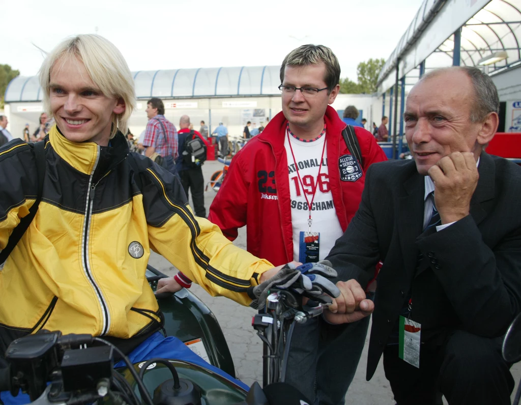 Rok 2004. Pierwszy z lewej Krzysztof Cegielski, po prawej jego mentor - Zenon Plech. Rok 2004. Pierwszy z lewej Krzysztof Cegielski, po prawej jego mentor - Zenon Plech.