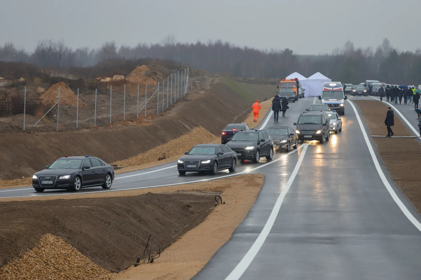 Przy jeździe na zdarzeniu, jak jeździ się w kolumnach, żaden system nie uchroni przed kolizją, jeśli kierowca nie będzie fachowcem Przy jeździe na zdarzeniu, jak jeździ się w kolumnach, żaden system nie uchroni przed kolizją, jeśli kierowca nie będzie fachowcem