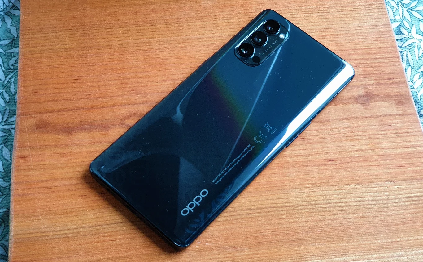 Zarówno przednią, jak i tylną część obudowy OPPO Reno4 Pro 5G wykonano ze szkła Gorilla Glass 5 Zarówno przednią, jak i tylną część obudowy OPPO Reno4 Pro 5G wykonano ze szkła Gorilla Glass 5