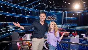 Krzysztof Ibisz i Wiktoria Gąsiewska na planie "Łowców nagród"