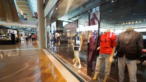 H&M zamyka kolejne sklepy stacjonarne. Coraz więcej klientów woli zakupy online 