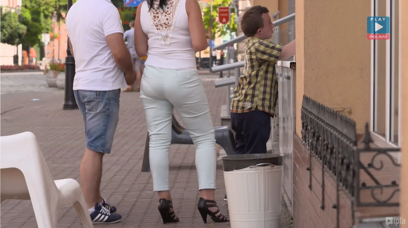 "Jestem niski, ale mam dobre serce" - mówi Krzysztof, uczestnik programu "Chłopaki do wzięcia"