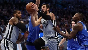 Marco Belinelli (z piłką)