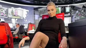 Karolina Pajączkowska: Dziennikarka TVP Info jak Sharon Stone