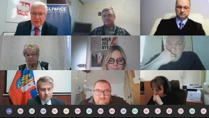 Gliwicka miejska radna podczas sesji pokazała plakat Strajku Kobiet