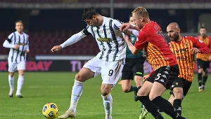 Kamil Glik (z prawej) w starciu z Alvaro Moratą