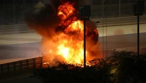 Płonący bolid Romaina Grosjeana