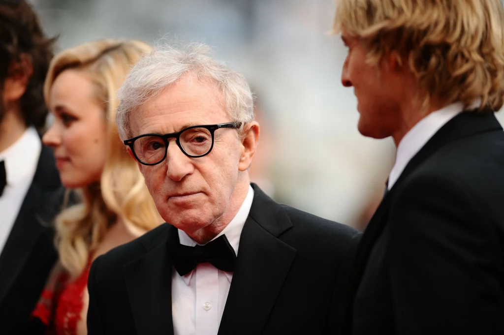 Woody zdobył cztery Oskary – dwa za reżyserię i scenariusz „Anny Hall”, a pozostałe statuetki za scenariusze do filmów „Hannah i jej siostry” oraz „O północy w Paryżu”. Inne zdobyte nagrody dawno przekroczyły liczbę stu trzydziestu. Najwięcej razy w historii został nominowany za scenariusz (aż 13 razy!). Woody zdobył cztery Oskary – dwa za reżyserię i scenariusz „Anny Hall”, a pozostałe statuetki za scenariusze do filmów „Hannah i jej siostry” oraz „O północy w Paryżu”. Inne zdobyte nagrody dawno przekroczyły liczbę stu trzydziestu. Najwięcej razy w historii został nominowany za scenariusz (aż 13 razy!).