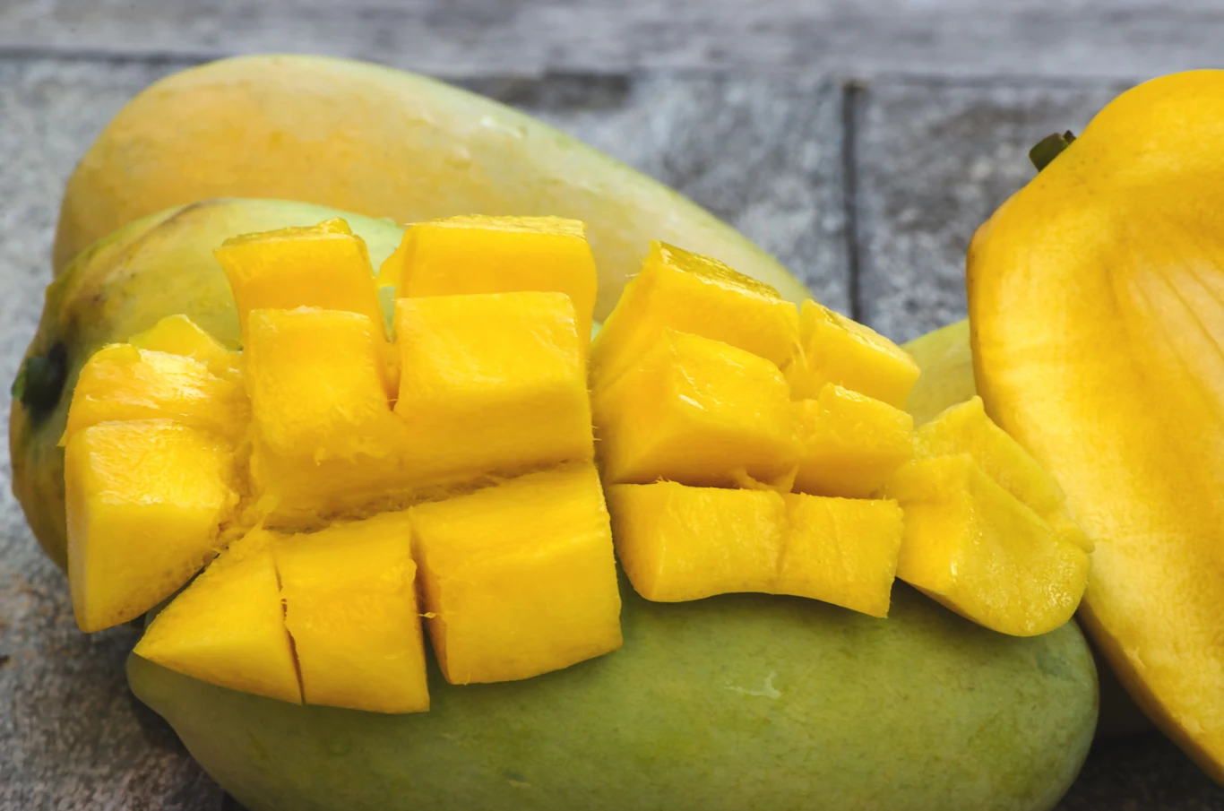 Jeśli zależy nam na zniwelowaniu widocznych zmarszczek, powinnyśmy regularnie sięgać po mango Jeśli zależy nam na zniwelowaniu widocznych zmarszczek, powinnyśmy regularnie sięgać po mango