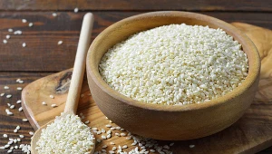 Sezam bogaty jest w cenne tłuszcze i białko. To także źródło magnezu i witamin z grupy B