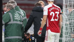 Raul Jimenez opuścił boisko na noszach