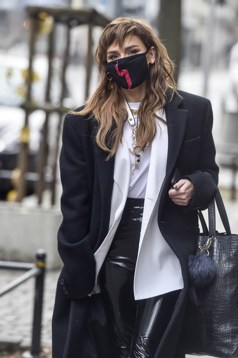 Postawiła także na nowy kolor i złociste refleksy