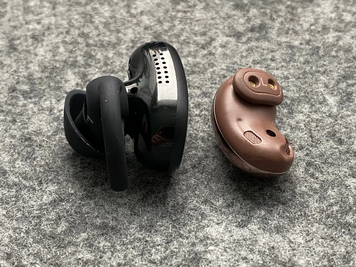Bose QuietComfort Earbuds vs. Samsung Galaxy Buds Live Bose QuietComfort Earbuds vs. Samsung Galaxy Buds Live