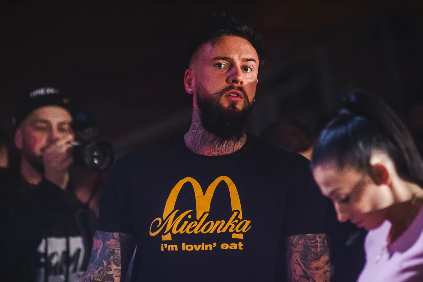 Damian "Stifler" Zduńczyk przed FAME MMA 5 w 2019 roku. Damian "Stifler" Zduńczyk przed FAME MMA 5 w 2019 roku.