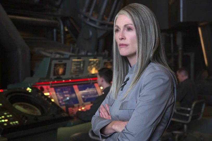 W 2014 i 2015 roku aktorka zagrała w dwóch częściach filmu "Igrzyska śmierci: Kosogłos". Julianne Moore wcieliła się w prezydent Dystryktu 13- Alme Coin. Wyrazista rola bezwzględnej liderki rebelii przeciwko Kapitolowi zapewniła jej przychylne oceny krytyków i sympatię fanów jednej z najpopularniejszej serii ostatnich lat.

Na zdjęciu: Julianne Moore w filmie "Igrzyska śmierci: Kosogłos"