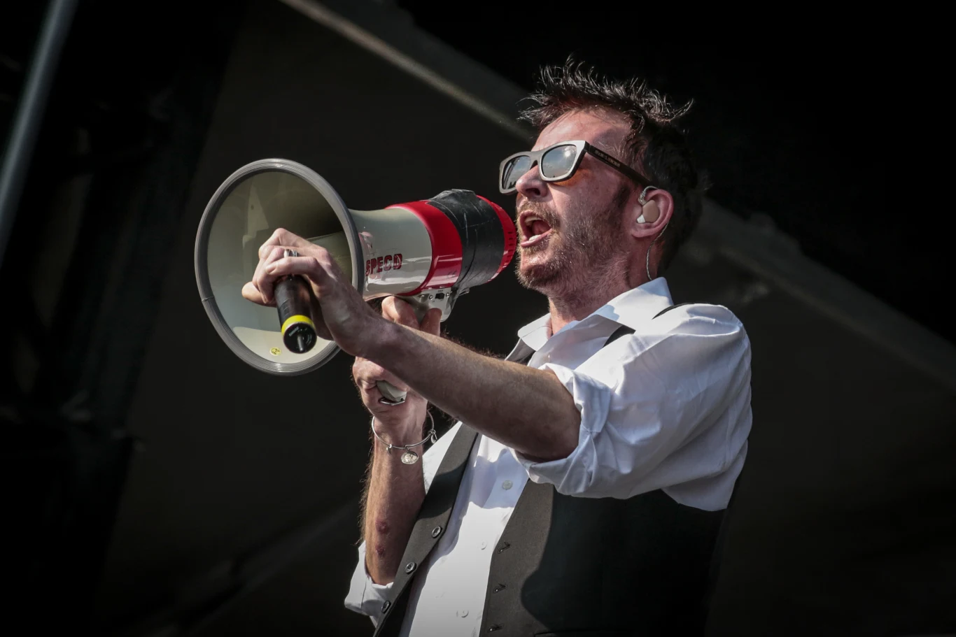 Scott Weiland zmarł w Bloomington w stanie Minnesota podczas trasy koncertowej z zespołem The Wildabouts. Jego ciało znaleziono 3 grudnia 2015 r. w busie, którym podróżowali muzycy jego grupy Scott Weiland & The Wildabouts. Oficjalną przyczyną śmierci 48-letniego wokalisty było "przypadkowe przedawkowanie" narkotyków. Raport koronera wymienia zatrucie mieszanką kokainy, etanolu i MDA. Wśród czynników, które doprowadziły do śmierci znalazły się także choroba serca i astma.