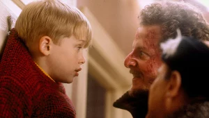 Kadr z filmu "Kevin sam w domu" (1990)