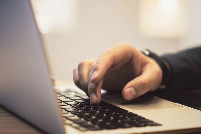 Czwartoklasiści dostaną darmowe laptopy. Sprzęt trafi do nich do końca roku.