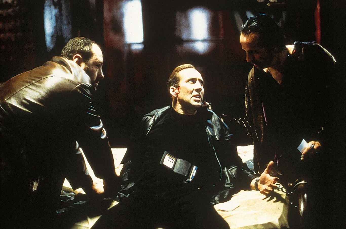 Na szczególną uwagę zasługuje jego kreacja w produkcji "Osiem milimetrów", odysei człowieka, który za wszelką cenę dąży do wyjaśnienia tajemniczej zbrodni sprzed lat, a odkrywa wstrząsającą prawdę o sobie samym. Film we wtorek, 8 grudnia, przypomni o 23:00 Polsat. 

Cage wcielił się w filmie Joela Schumachera w prywatnego detektywa czekającego na "wielką sprawę", która przyniesie mu sławę i pieniądze. Pewnego dnia wdowa po wpływowym milionerze składa mu niezwykłą propozycję. W sejfie zmarłego męża odnalazła "snuff movie" - ośmiomilimetrową taśmę, na której zarejestrowano brutalne morderstwo młodej kobiety. Łudząc się, że zarejestrowane zdarzenie to tylko filmowa fikcja, kobieta prosi Toma, żeby odszukał dziewczynę. Prywatny detektyw przyjmuje zlecenie, nie podejrzewając nawet, że decyzja ta zmieni całe jego życie i zaprowadzi do miejsc, o których istnieniu nie zdawał sobie sprawy - w głąb fetyszystycznego podziemia hardcorowej pornografii…