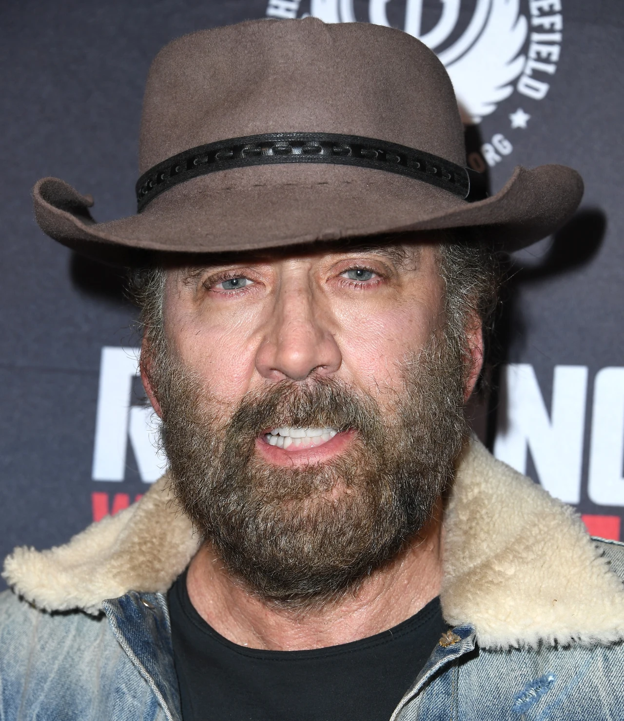 Ostatnie lata to już równia pochyła w wykonaniu Cage'a. Co prawda, wciąż grywa w 4-5 produkcjach rocznie, ale nie są to nawet filmy klasy B, ale raczej Z, Ź i Ż, które najczęściej nie trafiają do kin ("Kod 211", "Domino śmierci", "Instynkt pierwotny", "Czas rozliczenia").

Trzeba przyznać, że aktor dokonał ostatecznego wpisania się w groteskowe twory popkultury. Czas pokaże, czy w jego karierze nastąpi zwrot w kierunku ambitniejszych produkcji z początków kariery (jest ku temu szansa, bo niedawno otrzymał m.in. propozycję zagrania Joe'ego Exotica w biograficznym filmie poświęconym "królowi tygrysów"). W styczniu 2021 roku gwiazdor kończy 57 lat, więc pora ku temu najwyższa.