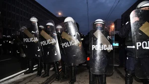 Funkcjonariusze policji podczas jednego z protestów Strajku Kobiet