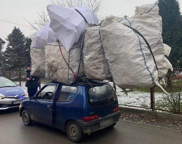 Ten fiat jechał, dopóki nie zatrzymali go policjanci