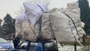 Fiat Seicento z potężnym ładunkiem 