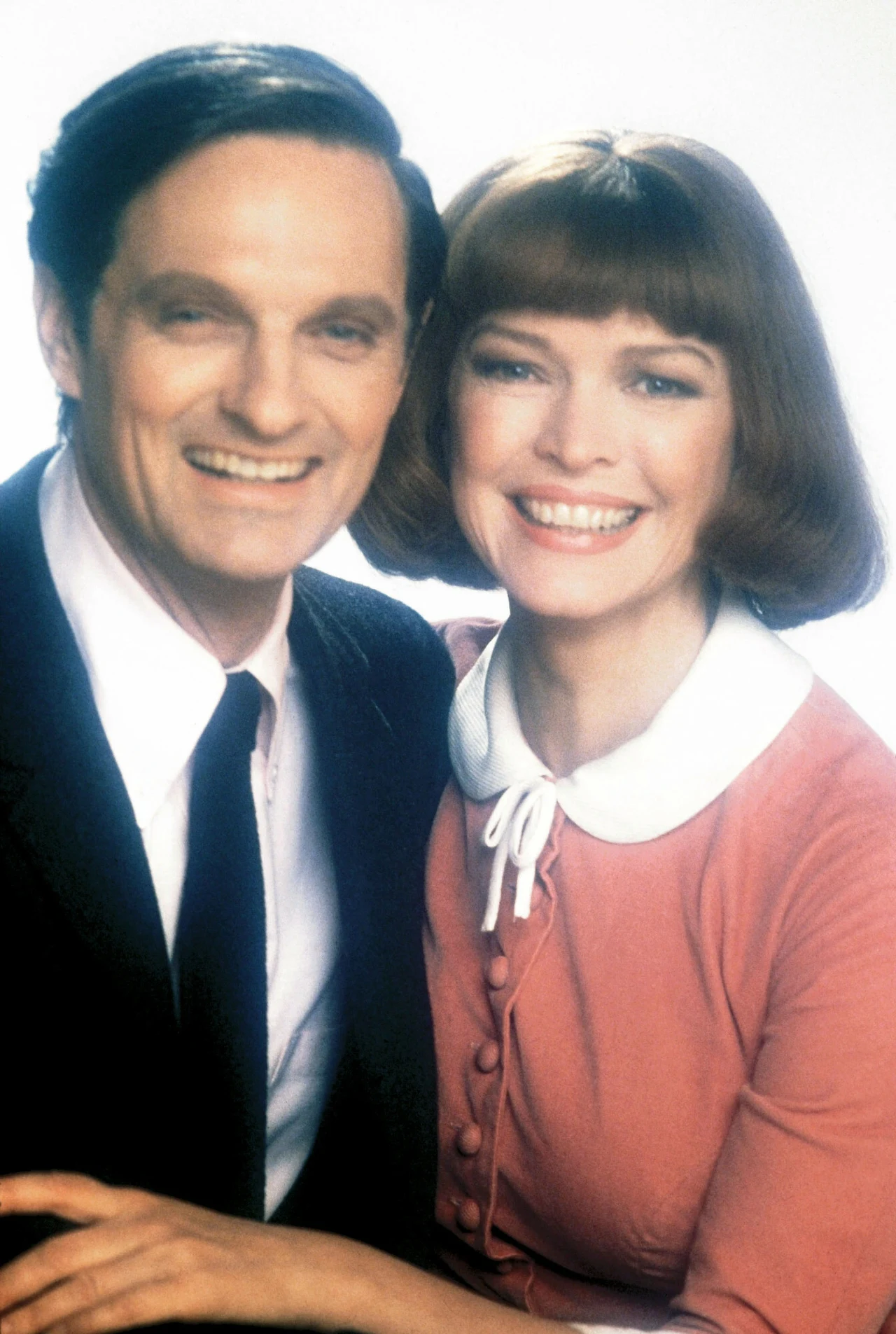 W kolejnym roku aktorka odrzuciła rolę w "Locie nad kukułczym gniazdem" (1975), ponieważ musiała zająć się chorym partnerem (Burstyn była trzykrotnie zamężna: z Williamem Alexandrem, Paulem Robertsem i Neilem Burstynem), a angaż otrzymała ostatecznie Louise Fletcher, która za kreację pielęgniarki Mildred Ratched w produkcji Milosa Formana otrzymała Oscara.

Burstyn przyjęła za to rolę u boku Alana Aldy w dramacie "Za rok o tej samej porze" (1978). Wcieliła się tam w matkę trojga dzieci, która w kalifornijskim uzdrowisku poznaje przypadkiem żonatego księgowego. Para zakochuje się w sobie, ale z oczywistych względów nie może być razem. Bohaterowie postanawiają jednak spotykać się co roku, w tym samym hotelu, by wspólnie spędzić weekend. Pięć spotkań pokazanych w filmie obejmuje 26 lat tej osobliwej znajomości, w czasie której zmieniają się zarówno sami kochankowie, jak i otaczający ich świat.