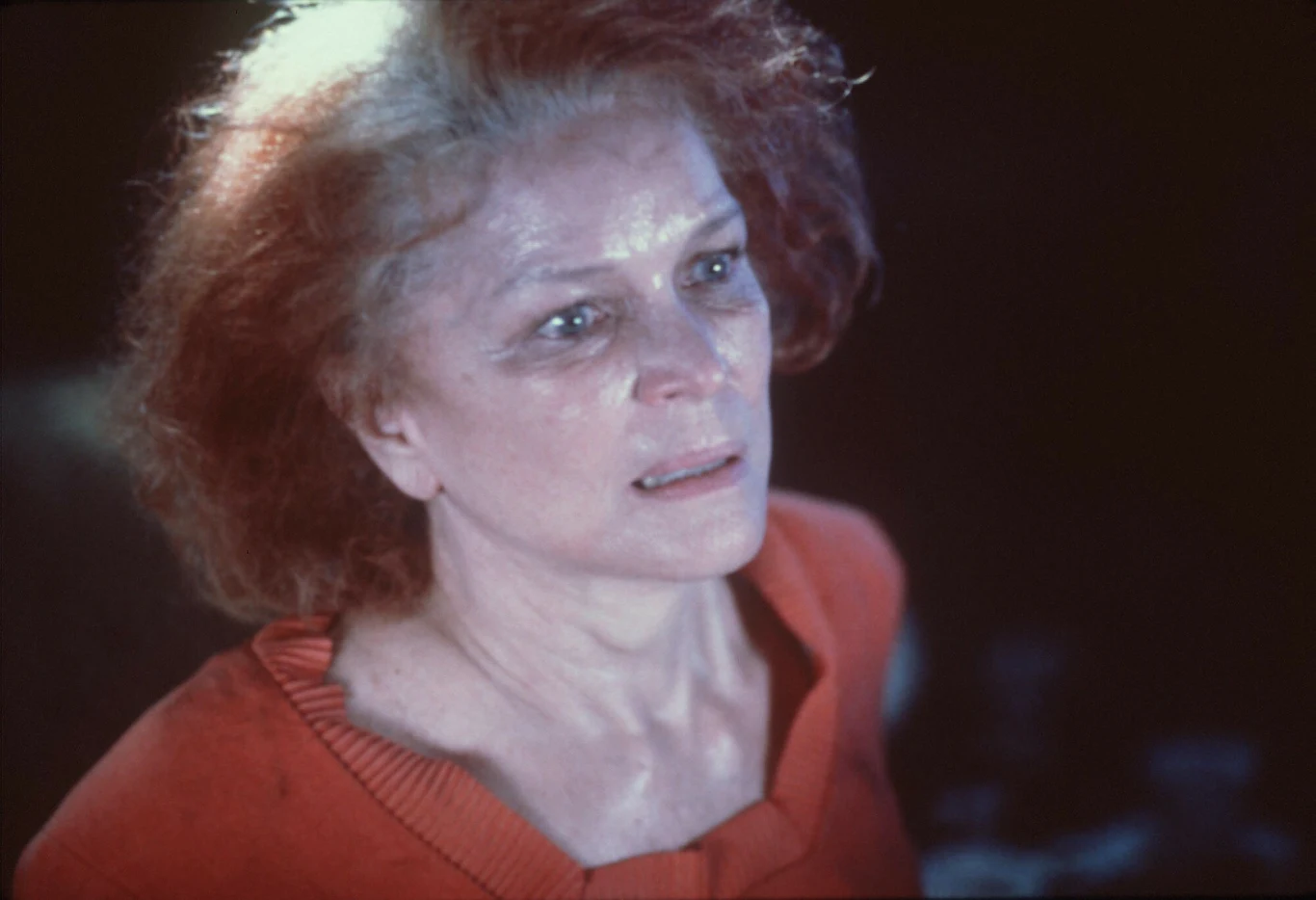 Swego rodzaju wyjątkiem od tej reguły była rola artystki w znakomitym obrazie Darrena Aronofskyego "Requiem dla snu" (2000). W adaptacji powieści Huberta Selby'ego Jr., będącej historią czwórki bohaterów, dla których używki stają się ucieczką przed otaczającą rzeczywistością, aktorka wcieliła się w Sarę Goldfarb, samotną i starzejącą się kobietę, która po otrzymaniu propozycji występu w ulubionym show, rozpoczyna walkę z nadwagą, aby dobrze wypaść w telewizji. Szybko uzależnia się od "dieta-cud" pigułek, w konsekwencji lądując w szpitalu na oddziale psychiatrycznym. Nadziei na ratunek nie ma dla niej żadnej, bo jej jedyny krewny, syn Harry (Jared Leto), sam jest narkomanem żyjącym marzeniami.