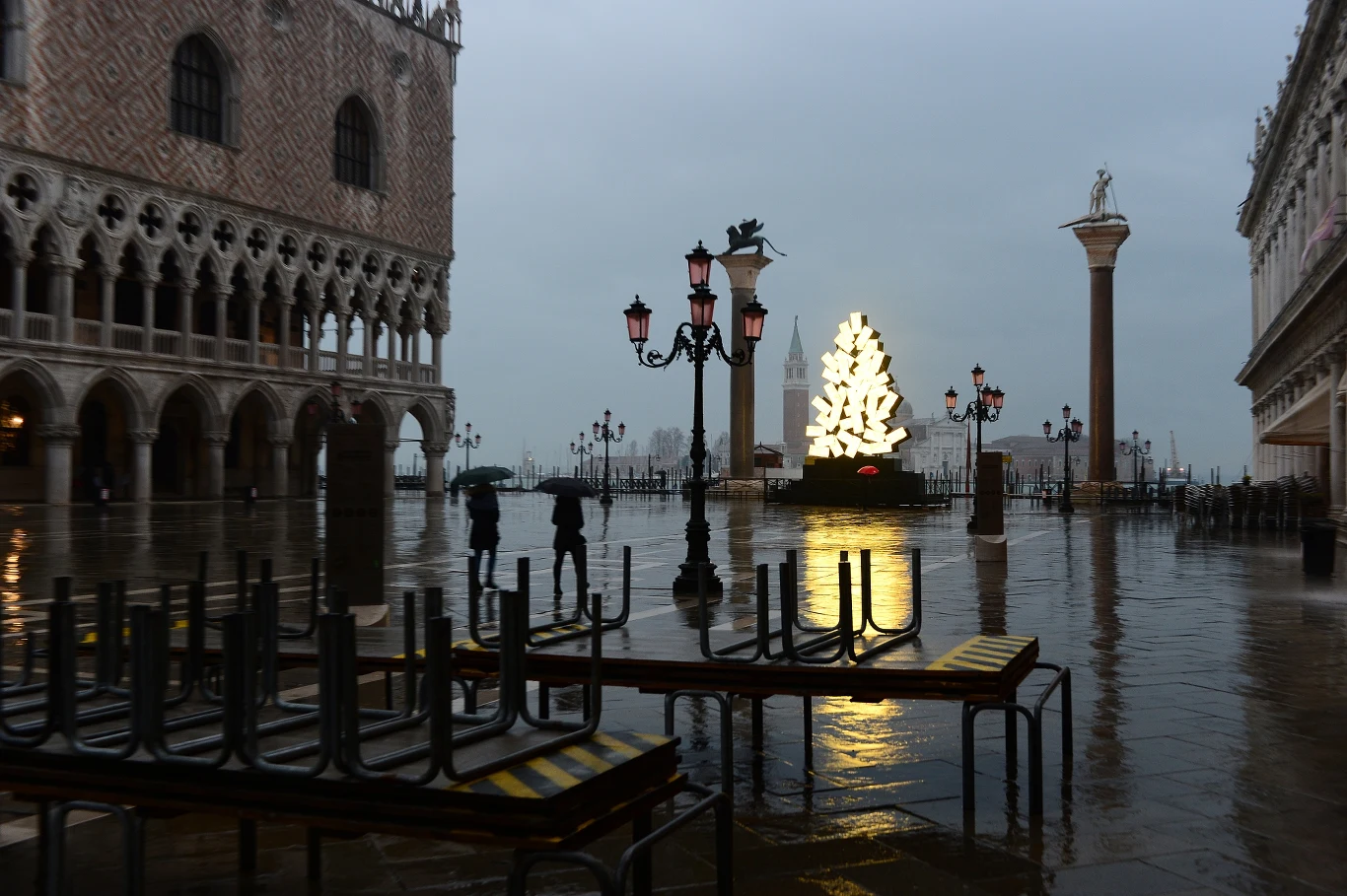 Podczas powodzi trzy lata temu poziom wody w Wenecji wzrósł miejscami nawet o dwa metry