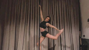 Anna Wendzikowska tańczy na rurze. Ale ciało!