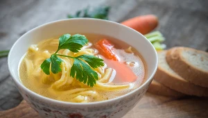 Wiele osób popełnia ten błąd. To dlatego rosół traci aromat