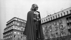 Czy tak wyglądałby pomnik Dartha Vadera w centrum Nowej Huty? fot. Andrzej Stawiarski/Forum/Roberto Ricciuti/Getty Images