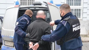 Gdańscy policjanci zatrzymali ochroniarza, który bronią groził nastolatkom