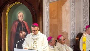 Biskup toruński Wiesław Śmigiel podczas mszy świętej z okazji obchodów 29. rocznicy powstania Radia Maryja