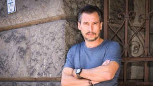 "W aktorstwie kręci mnie to, że mogę pracować z profesjonalistami, dowiedzieć się, jak funkcjonują ludzie wykonujący inne zawody" - mówi Mirosław Haniszewski