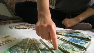 Średnie zarobki specjalistów w półtorarocznym okresie wyniosły 5164 zł brutto miesięcznie