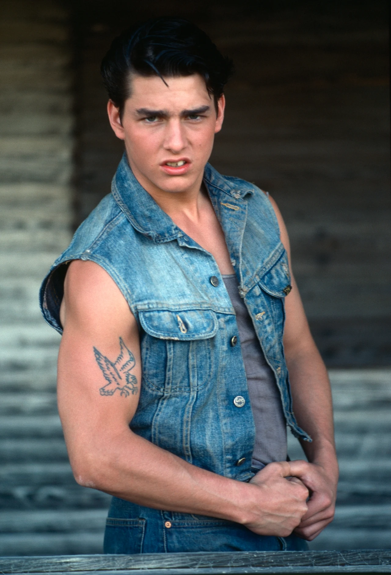 Mimo wszystko, Cruise nie był wówczas aż tak przystojny, jak wszyscy sądzą. Musiał popracować nad swoim wyglądem, aby trafić do pierwszej ligi Hollywood. Złośliwi mówią nawet, że jego przemiana idealnie wpisuje się w ramy powiedzenia: "nie ma ludzi brzydkich, są tylko biedni". 

W kinie Cruise zadebiutował na początku lat 80. w filmie Franco Zeffirellego "Niekończąca się miłość" (1981). W tym samym roku wystąpił w wojskowej "Szkole kadetów" Harolda Beckera, razem z Seanem Pennem i Timothym Huttonem, zwracając na siebie uwagę krytyki. W 1983 r. zagrał w "Wyrzutkach" Francisa Forda Coppoli i "Ryzykownym interesie" Paula Brickmana, a w 1985 r. w nominowanej do Oscara produkcji fantasy "Legenda" w reżyserii Ridleya Scotta.