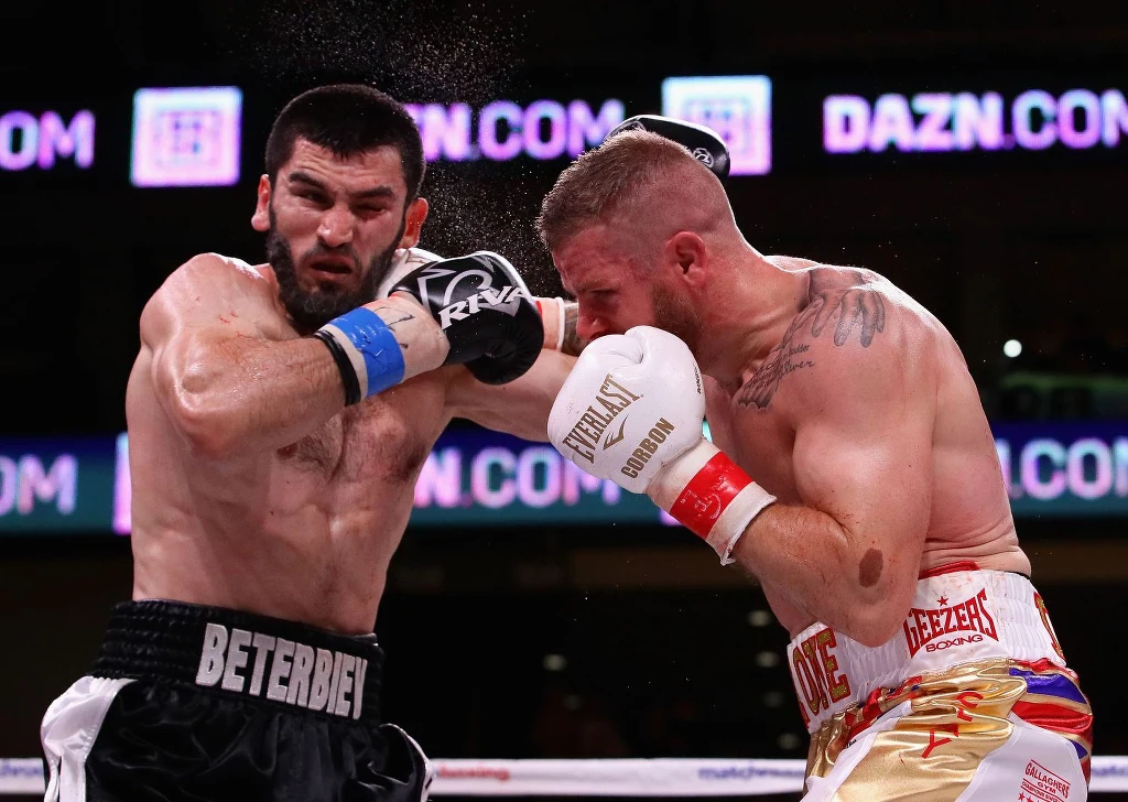 Artur Beterbijew (z lewej)