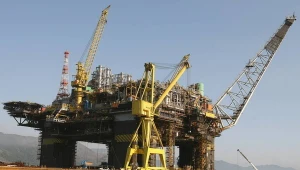 Spadek cen ropy w połączeniu z sankcjami uderzyłby mocno w rosyjską gospodarkę