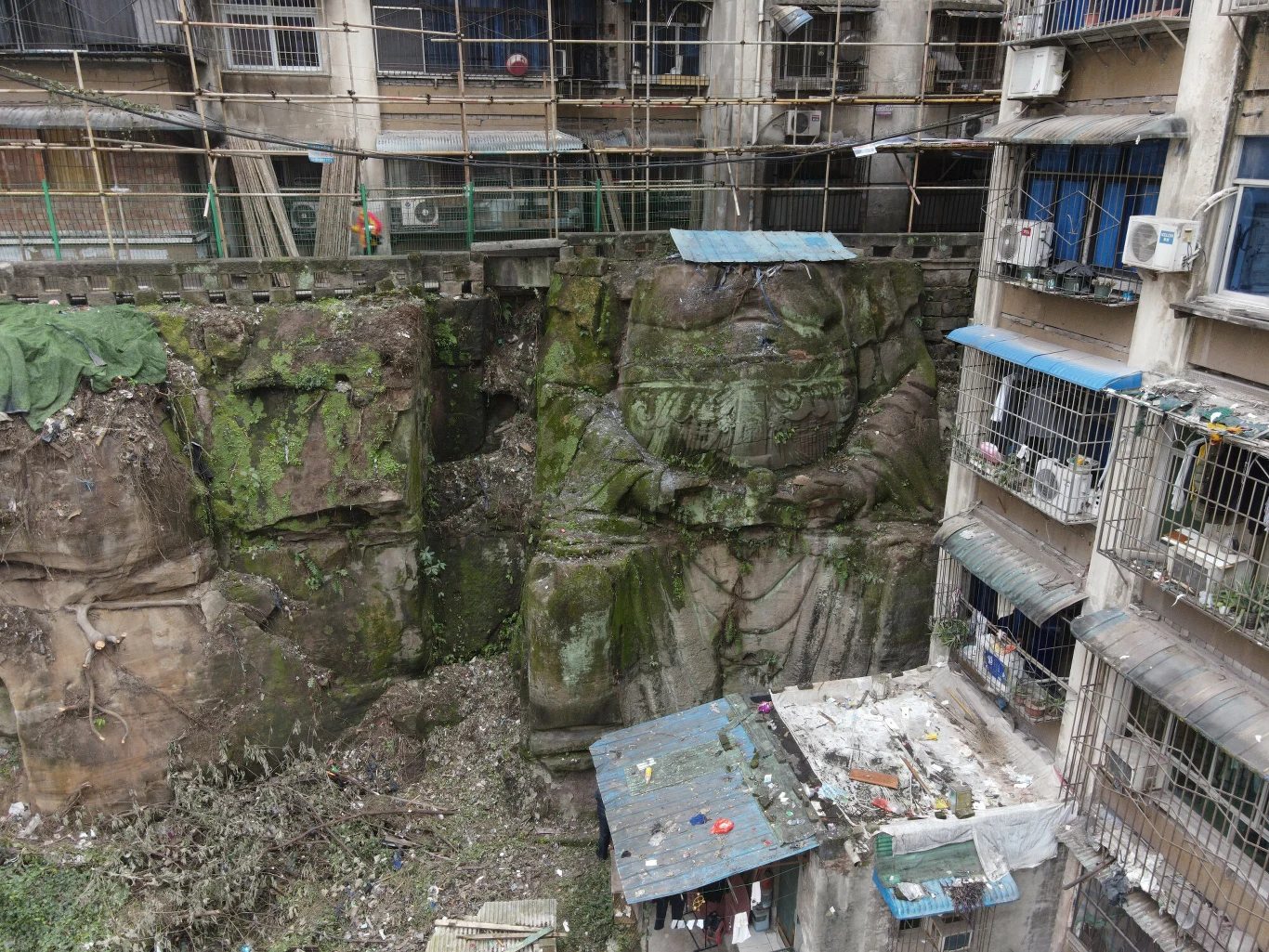 Najważniejsze to dowiedzieć się czegoś więcej o samym posągu.